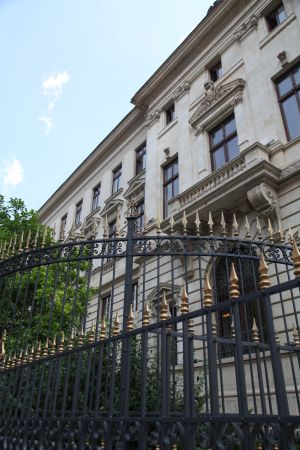 Euro s-a apreciat la 4,8360 lei